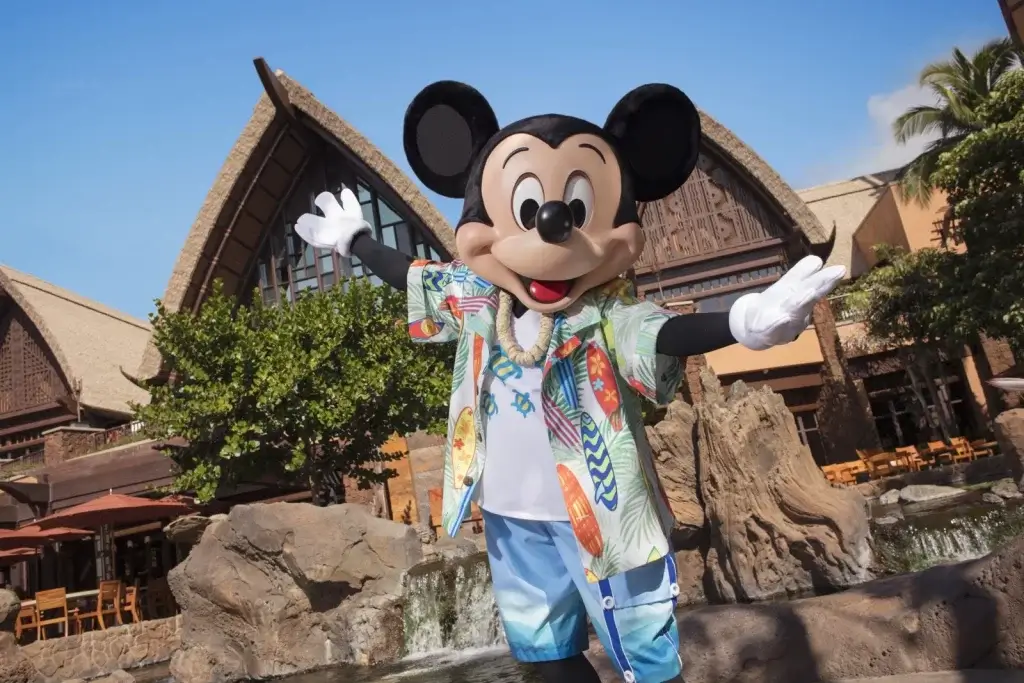 rencontres avec les personnages, où les visiteurs peuvent interagir avec des personnages Disney bien-aimés vêtus de vêtements hawaïens, ajoutant une touche de magie Disney à l’expérience hawaïenne.