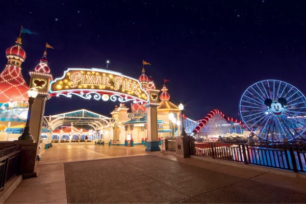 Pixar Pier dans le parc thématique Disney California Adventure à Disneyland Resort en Californie, Anaheim, proche de Los Angeles