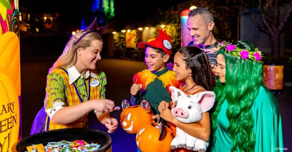 des bonbons et des sourires pour Halloween au parc Magic Kingdom du Walt Disney World