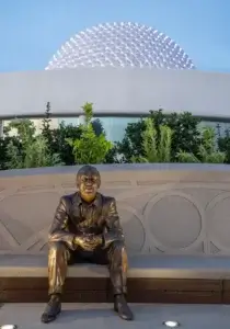 Célébrez l’anniversaire de Walt Disney et découvrez la nouvelle statue à Dreamer’s Point !