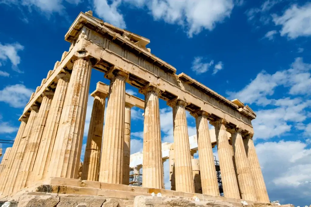 Athènes, la capitale historique de la Grèce, est une escale captivante pour les voyageurs en croisière Disney en Méditerranée. 