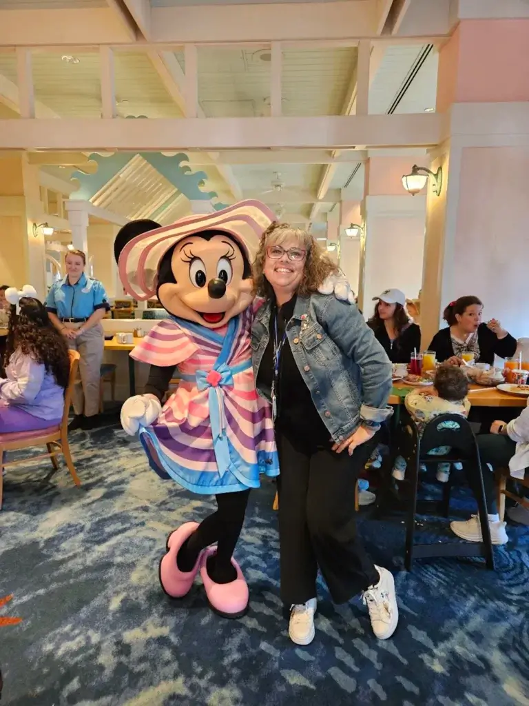 Restaurant personnage Disney: Conseils avec Josée Conseillère en voyages spécialisée en destinations Disney